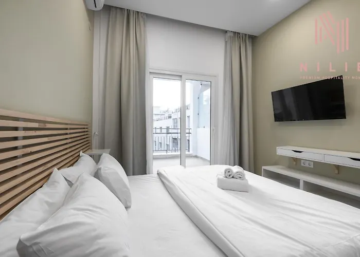 Fragkon 24, Nilie Hospitality Mgmt شقة *